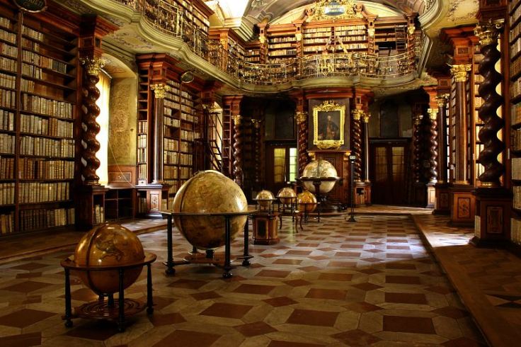 Klementinum_Baroque_library_014